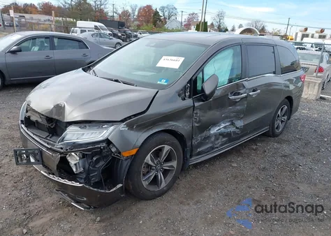 2018 Honda Odyssey Touring z USA, uszkodzony, nr VIN 5FNRL6H8XJB066893